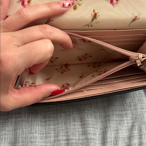 Gucci Black Wallet with Gold Detailing- NWOT - Picture 6 of 11